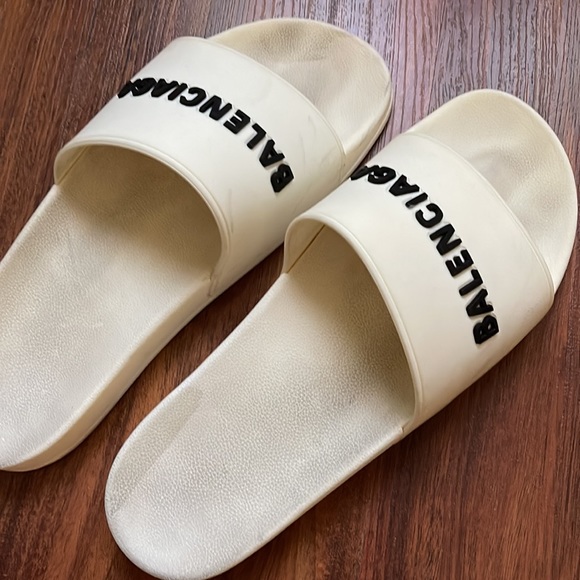 ❌SOLD❌ BALENCIAGA Pool Slide Sandal - Picture 3 of 5